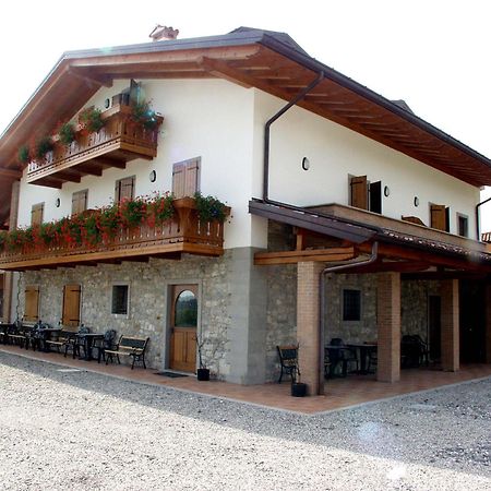 Wine Resort Faedis Exterior foto